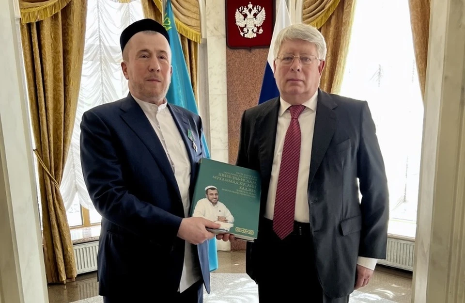 Представитель духовенства был удостоен знака за вклад в укрепление межрегионального сотрудничества народов России и Казахстана.