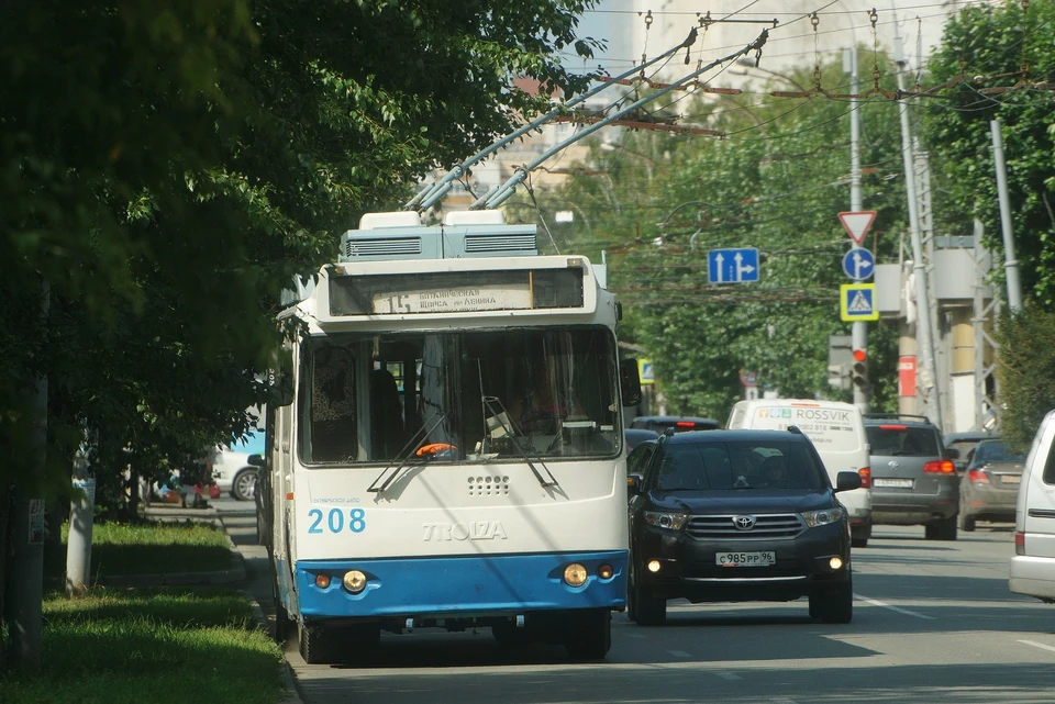 Где троллейбус. Знак водителя троллейбуса ТТУЛ. Водитель троллейбуса Екатеринбург. Неадекватные водители трамвая в Екатеринбурге.