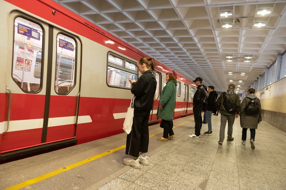 Метро Петербурга будет работать круглосуточно в честь Дня города