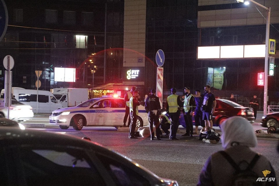 В полиции раскрыли подробности жёсткой аварии на Немировича-Данченко. Фото: "АСТ-54".
