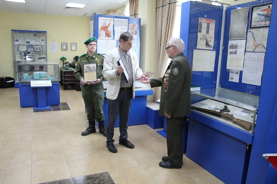 Знак с пограничного столба в Мурманской области займет свое место на стенде ведомственного музея органов безопасности.