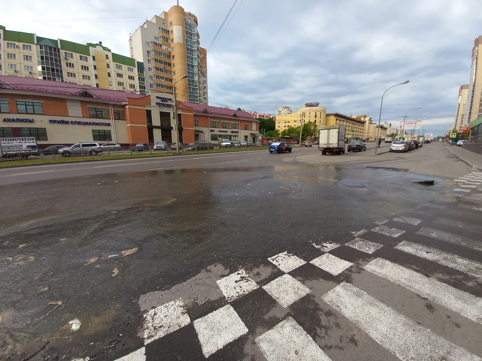 Причина коммунальной аварий в отключении насосного оборудования.