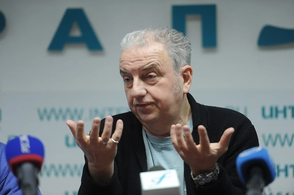 Позже певец коротко доложил, что его спасли