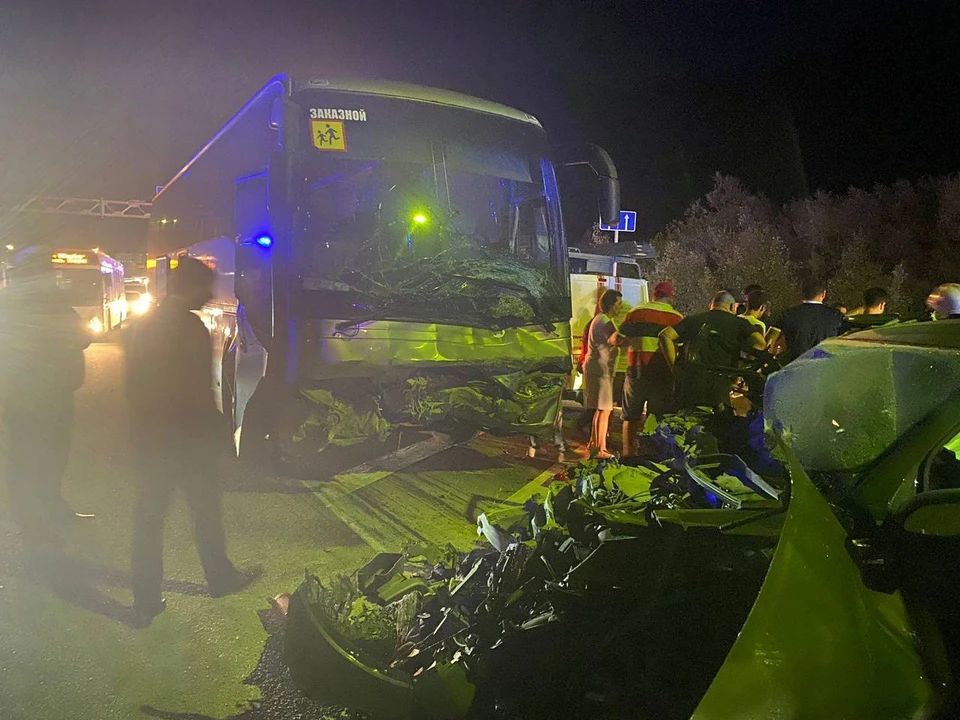 Погибли двое из иномарки. Фото: пресс-служба УВД по Сочи