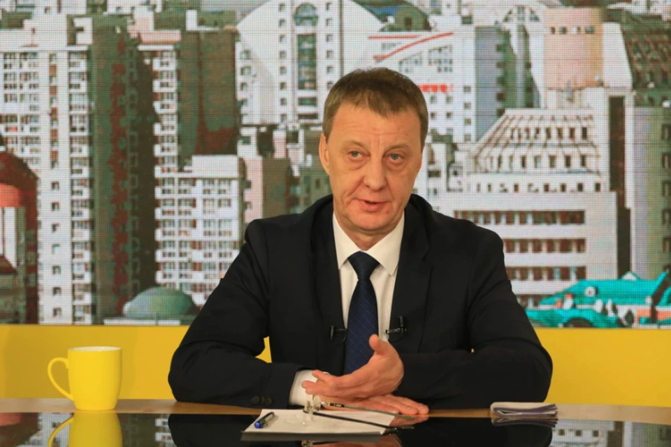 Мэр отметил, что только в кругу заботливых, любящих взрослых могут вырасти успешные люди и настоящие патриоты