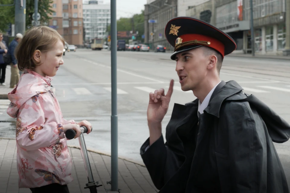 Полиция ленинский. Добрый полицейский. Добрые полицейские России. Бахаев полиция доброе. Добрый полицейский картинки.