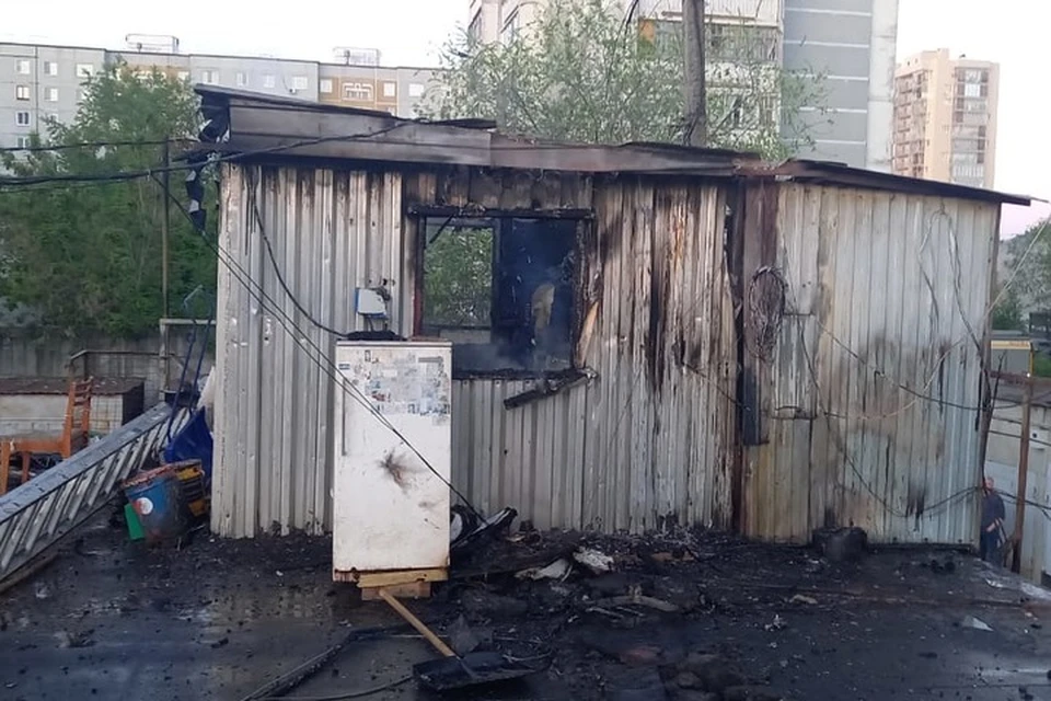 Общая площадь возгорания составила 12 квадратных метров.