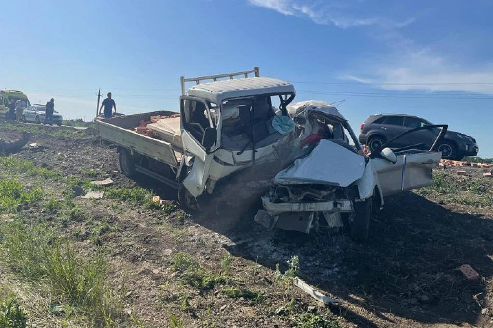 В Ростовской области произошло смертельное ДТП. Фото: ГИБДД по РО.