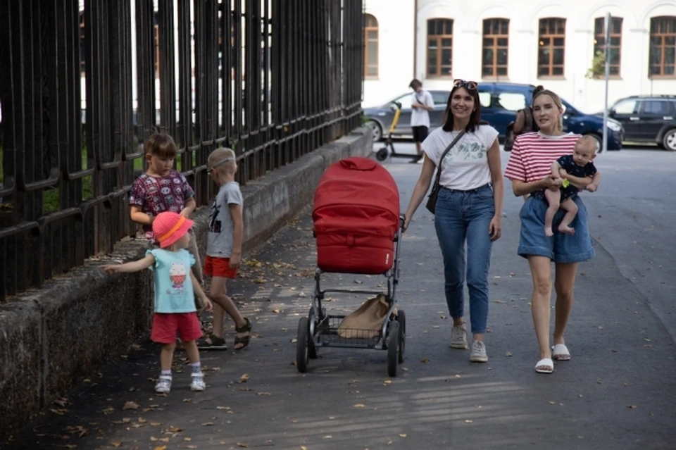В Оренбургской области проживает 286 тысяч семей, в которых воспитывается почти 500 тысяч детей