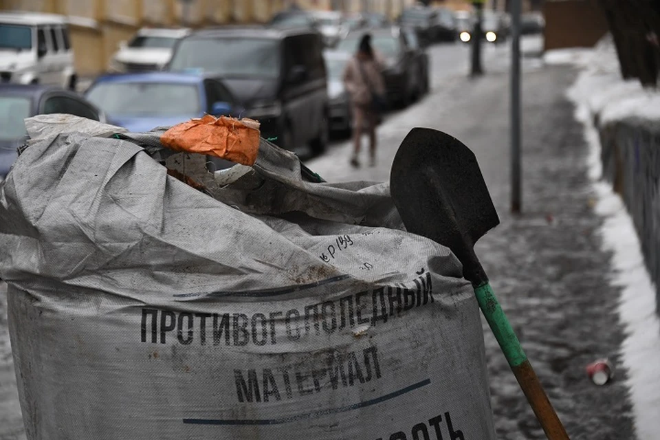 В Хабаровске женщина отсудила компенсацию из-за падения на неочищенной дороге