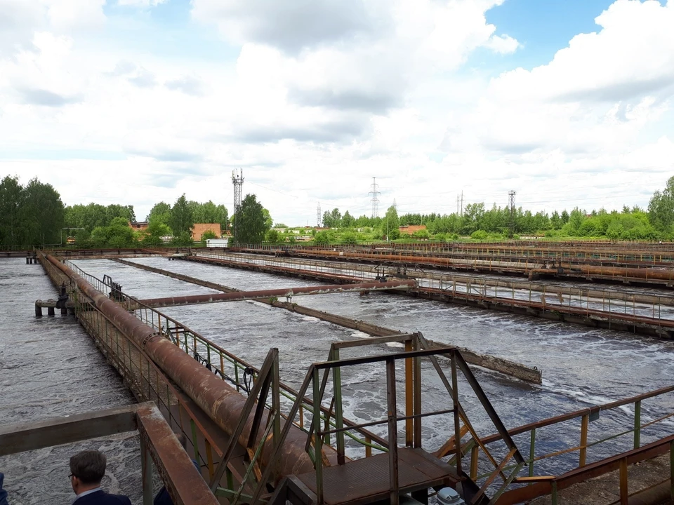 За сутки в очистные сооружения поступает 140 тысяч тонн сточной воды. Фото: Анастасия Захарова