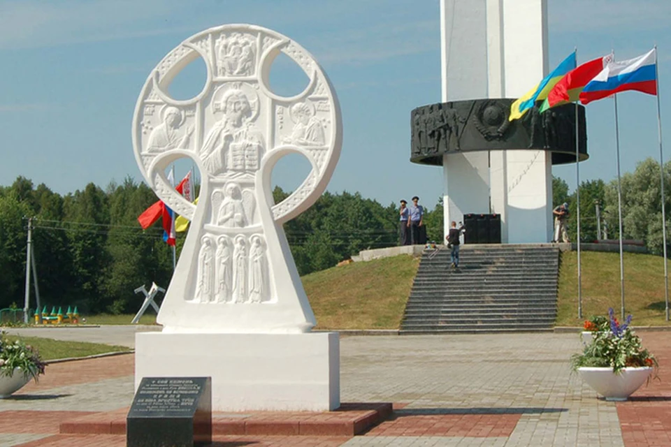 Раньше фестиваль проходил у монумента "Три сестры".