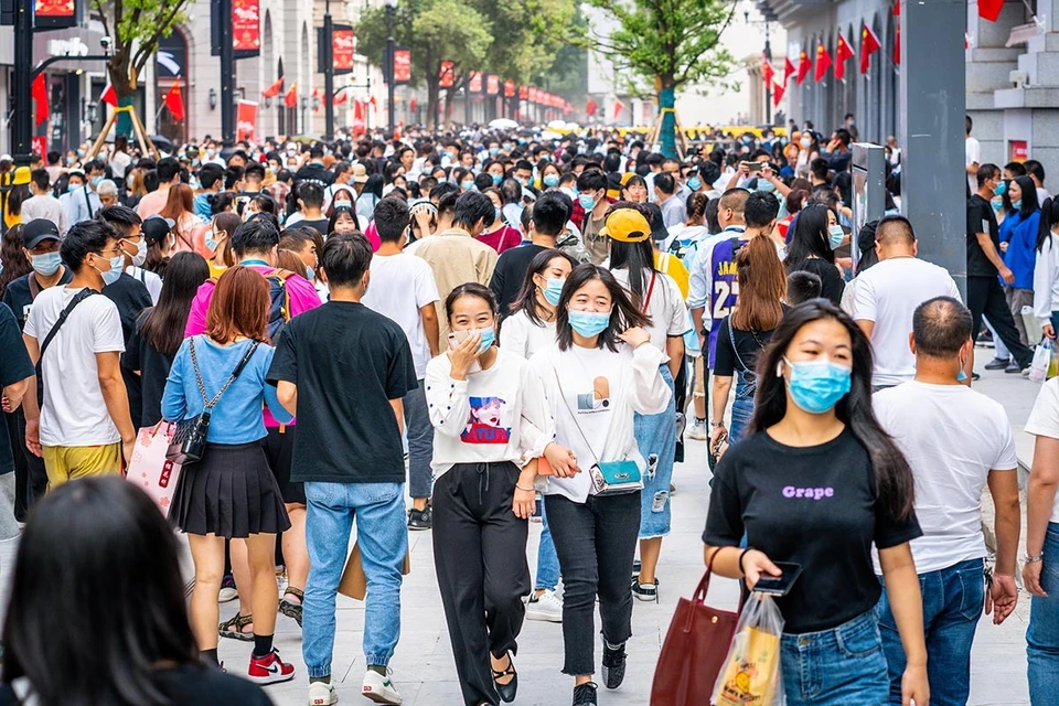 За последние 40 лет население Поднебесной увеличилось с 660 миллионов до 1,4 миллиарда человек и именно эта феноменальная плодовитость стала основой великого китайского экономического успеха.