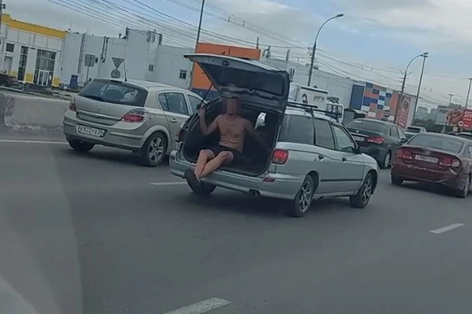 Мужчина прокатился с ветерком. Фото: АСТ-54.