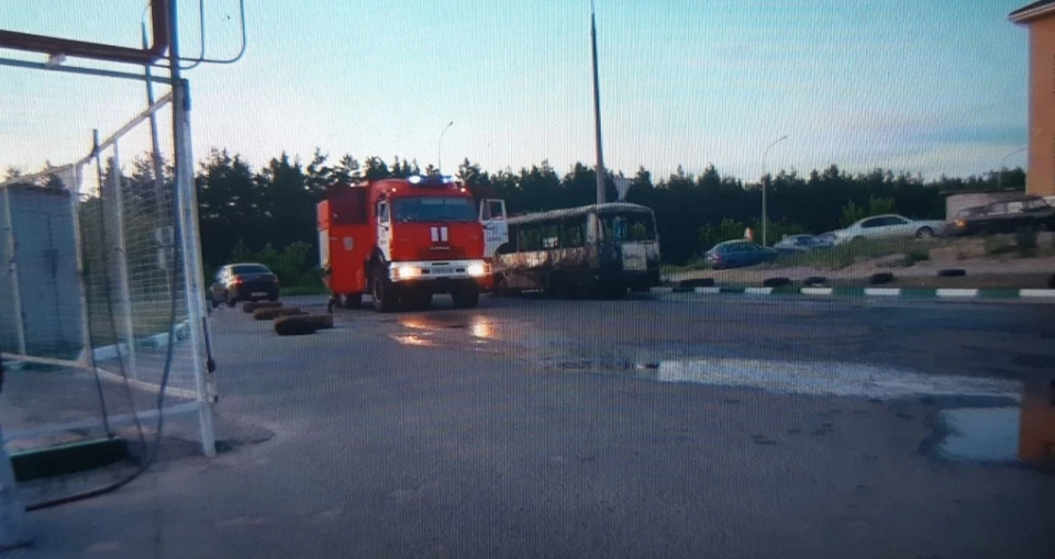 Автобус загорелся на заправке в Дзержинске вечером 17 июня Фото: ГУ МЧС по Нижегородской области