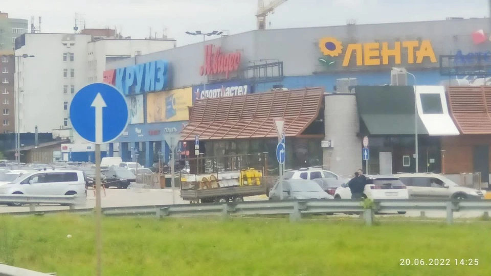 Со здания исчезли логотип и название сети. Фото: "аТипичная Рязань".