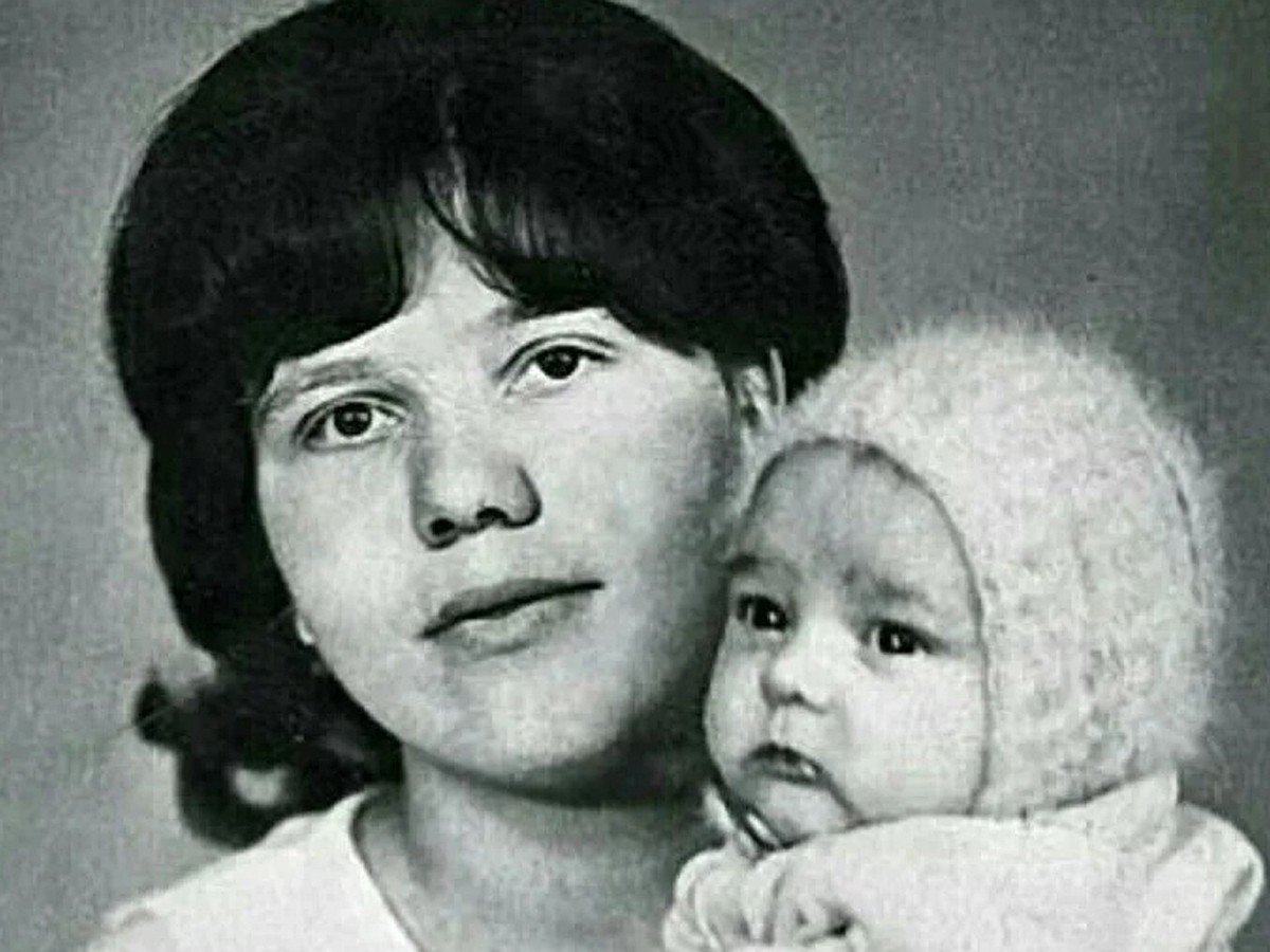 Шокирующая история: отношения между Юрой Шатуновым и его матерью
