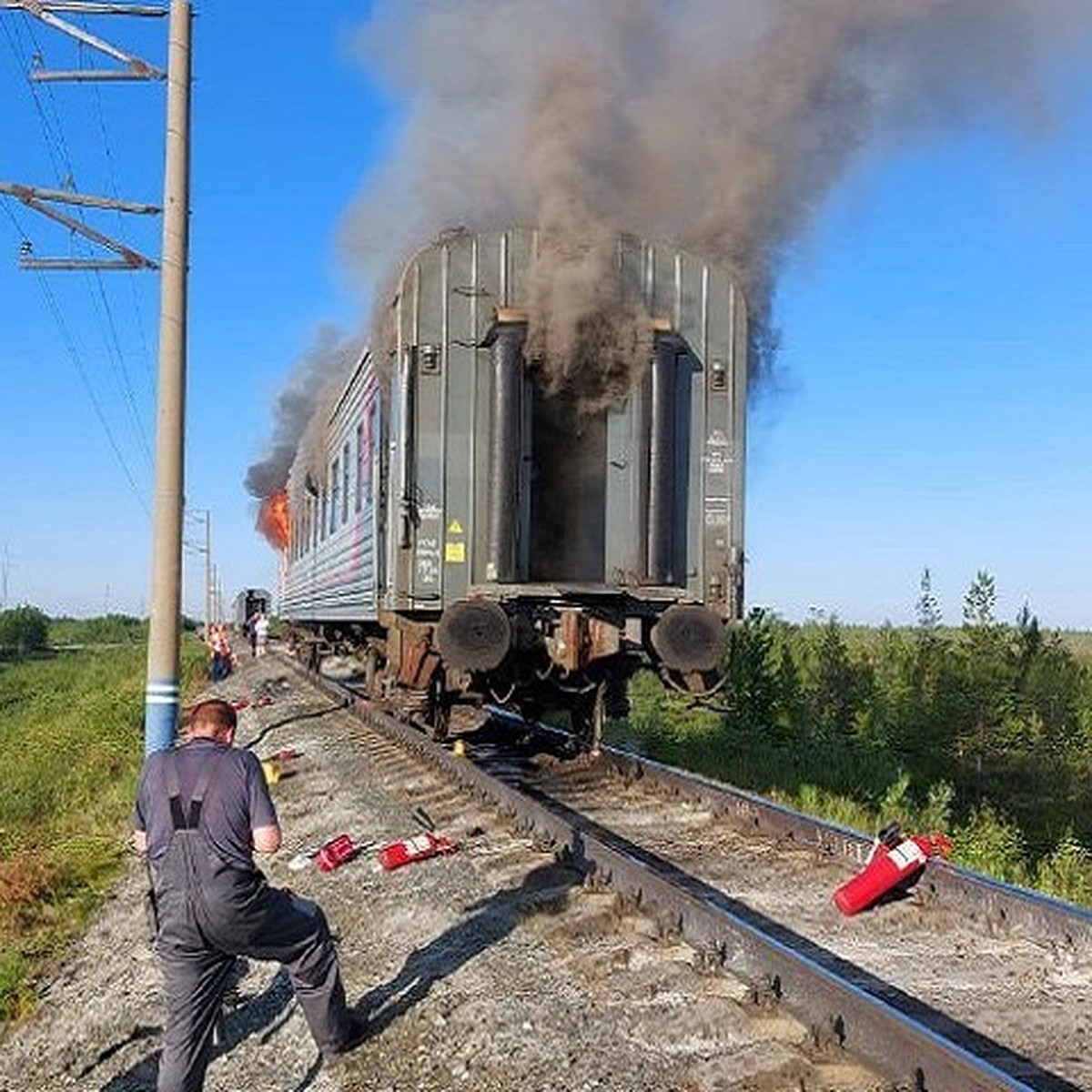 На Ямале неизвестные подожгли вагон поезда Новый Уренгой – Оренбург с 19  пассажирами - KP.RU