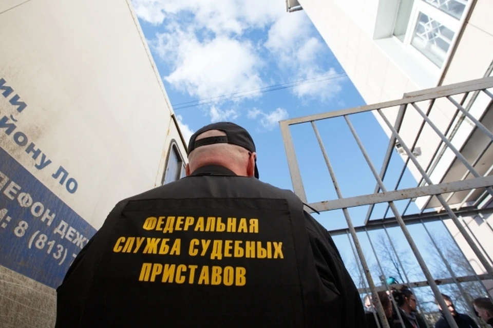 Житель Стрежевого задолжал около 300 тысяч рублей по кредитам и коммунальным услугам, приставы возбудили семь исполнительных производств.