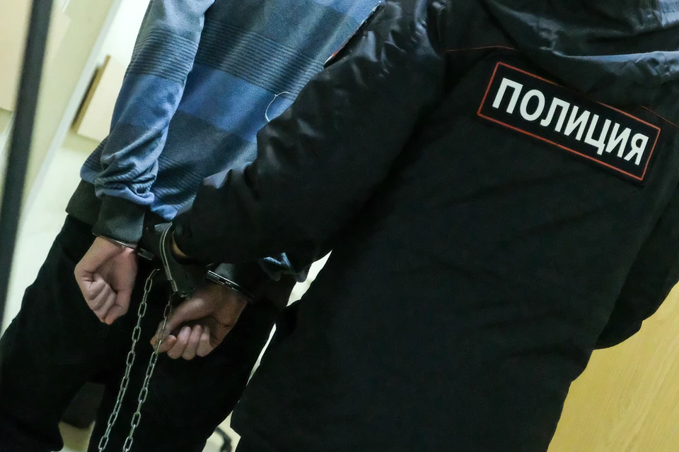 Сотрудники полиции по «горячим» следам задержали подозреваемого в изнасиловании и грабеже женщины в Петербурге