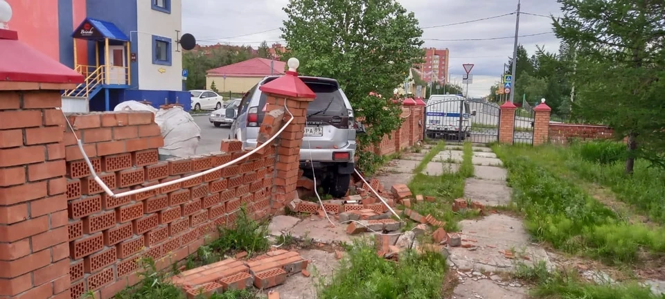 В Салехарде задержали мужчину, который пытаясь скрыться от полицейских на угнанном авто Фото: УГИБДД УМВД России по ЯНАО