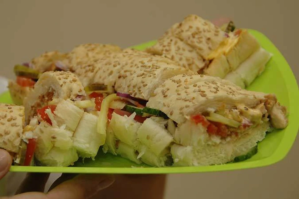 В сэндвиче оказалось запретное для мусульманина мясо.