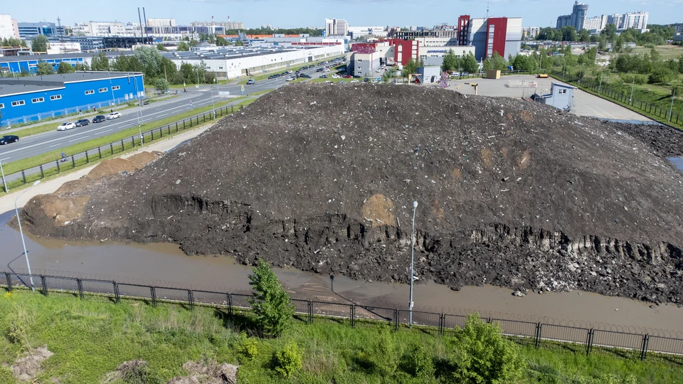С зимы на пунктах приема осталась еще треть снега.