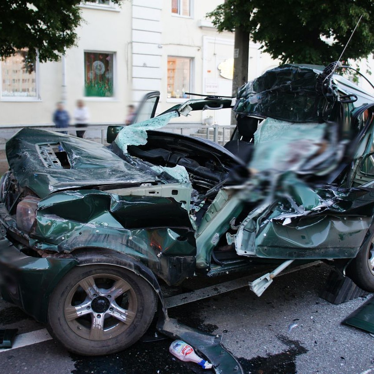 Сегодня утром в Уфе произошла смертельная авария между легковушкой и  КаМАЗом - KP.RU
