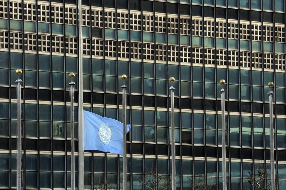 Оон решение вопроса. ООН Украина. ООН В Москве. Штаб квартира ООН флаги.