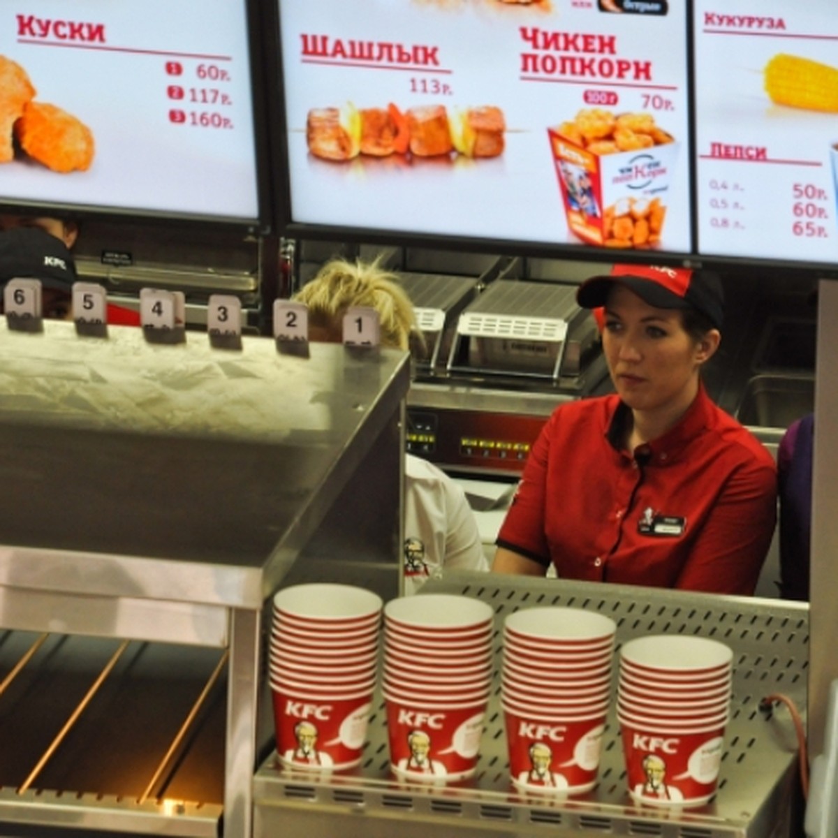 Сотрудники KFC в Хабаровске рассказали, закроются ли рестораны сети - KP.RU