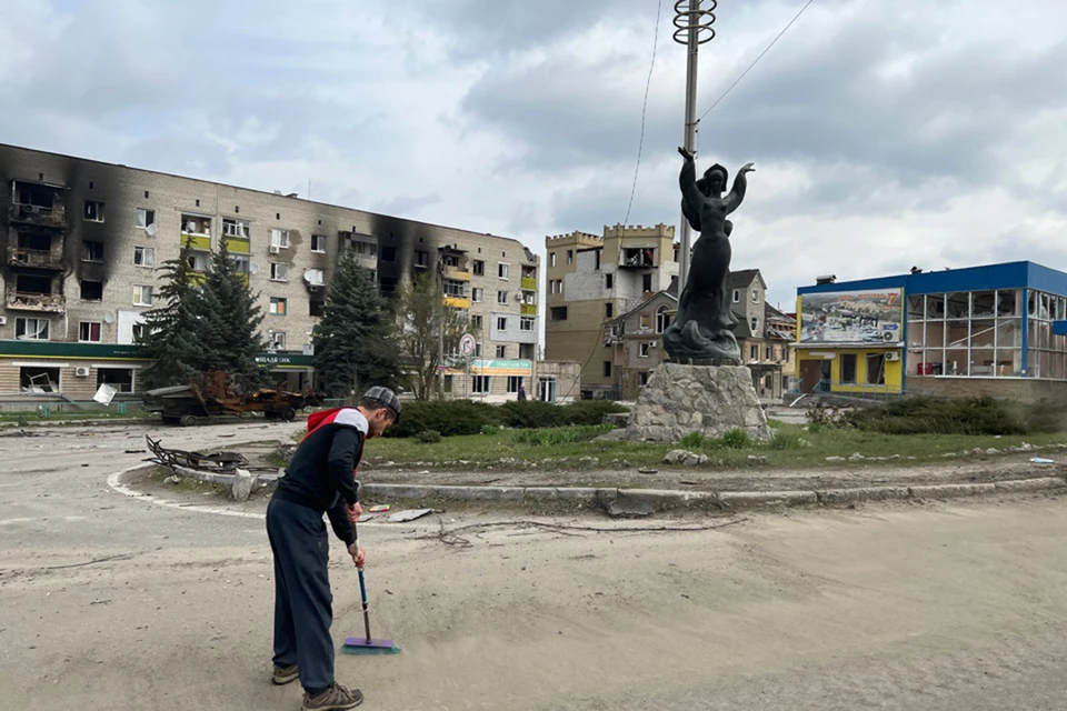 Временная гражданская администрация Харьковской области утвердила новые герб и флаг региона.