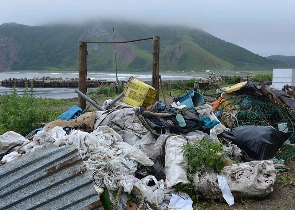 Чиновники проигнорировали требование убрать свалку у воды на Сахалине. Фото: аккаунт silentcapenaturepark