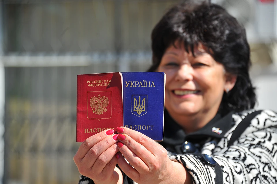 С сегодняшнего дня все жители Украины имеют право быстро и с минимумом проволочек получить наш паспорт