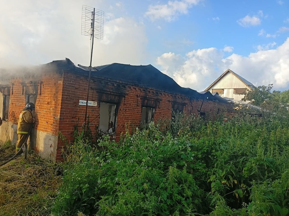 Пожар, охвативший жилой дом в Спасском районе, унес жизни двух человек -  KP.RU