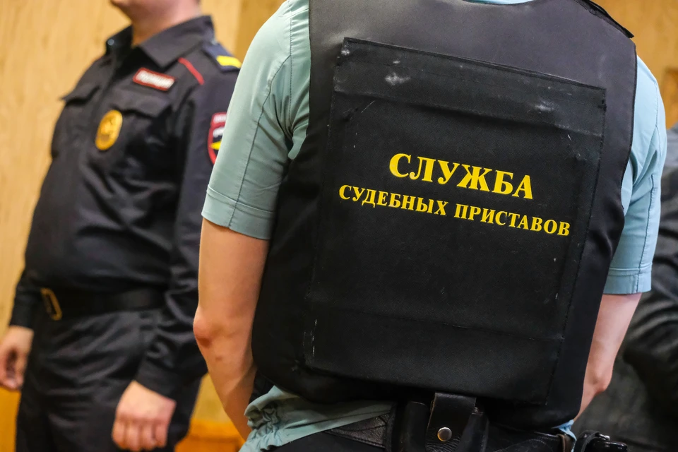 Приставы сделали невыездными 65 тысяч жителей Ленобласти