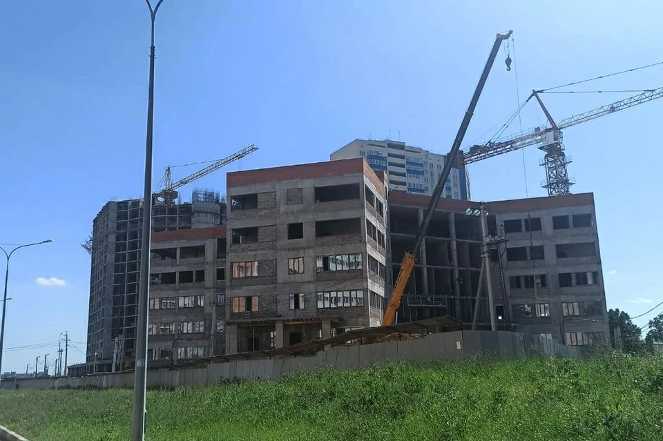 Специалисты продолжают работы на объекте. Фото: минздрав региона