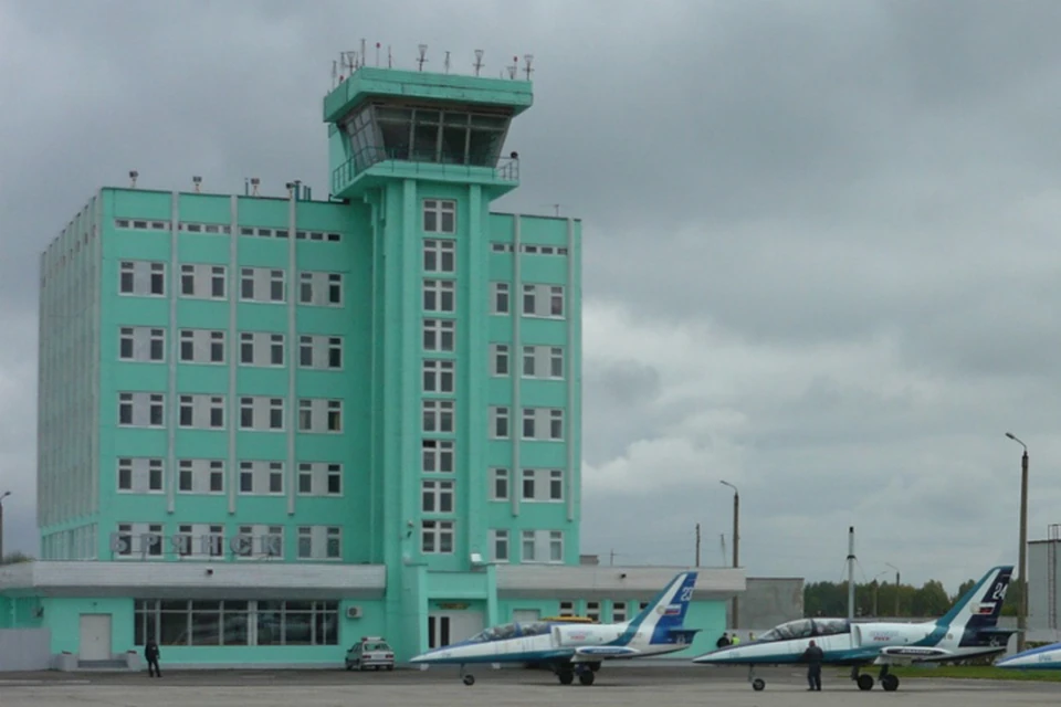 Аэропорт брянск. Международный аэропорт Брянск. Аэропорт Брянск официальный сайт. Аэропорты в Брянской области. Аэропорт Брянск ночью.