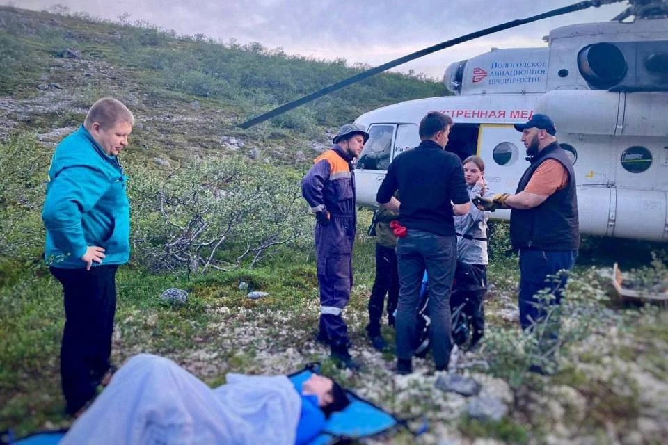 Молодого туриста спасали при помощи санавиации. Фото: МЧС по Мурманской области