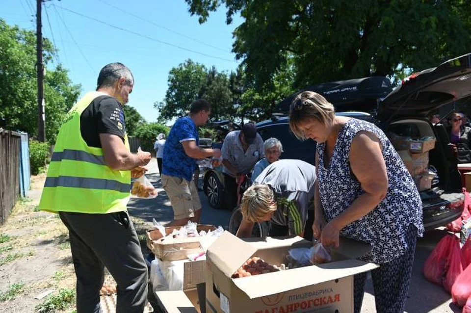 Среди прочего, волонтеры отвезли в Мариуполь хлеб и спички. Фото: предоставлено актвистом отряда "Неравнодушные"