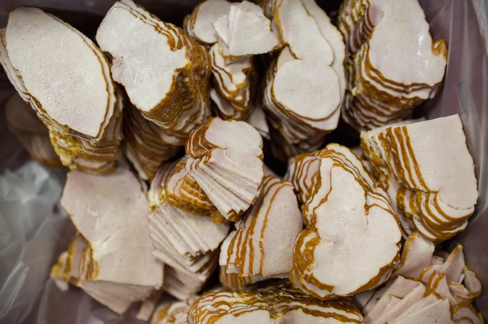 Продукты нелегально пытались провести в ручной клади и в багаже.