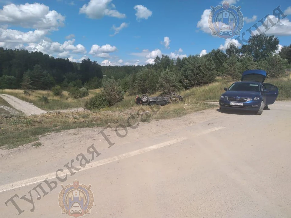 В Тульской области на трассе М-2 перевернулся Volkswagen Touareg: пострадал ребенок