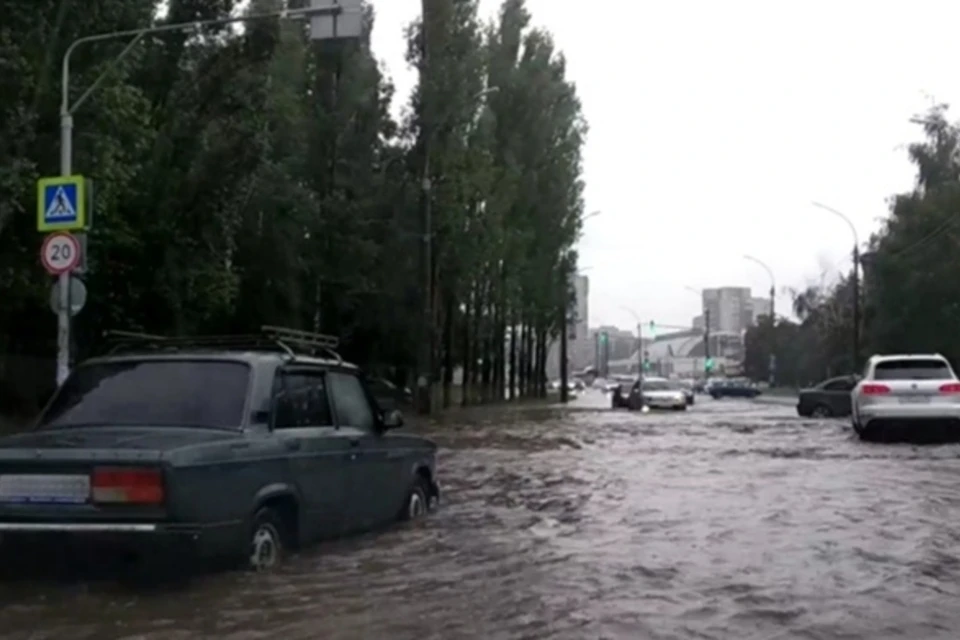 5 затопленных машин эвакуировали в Липецке