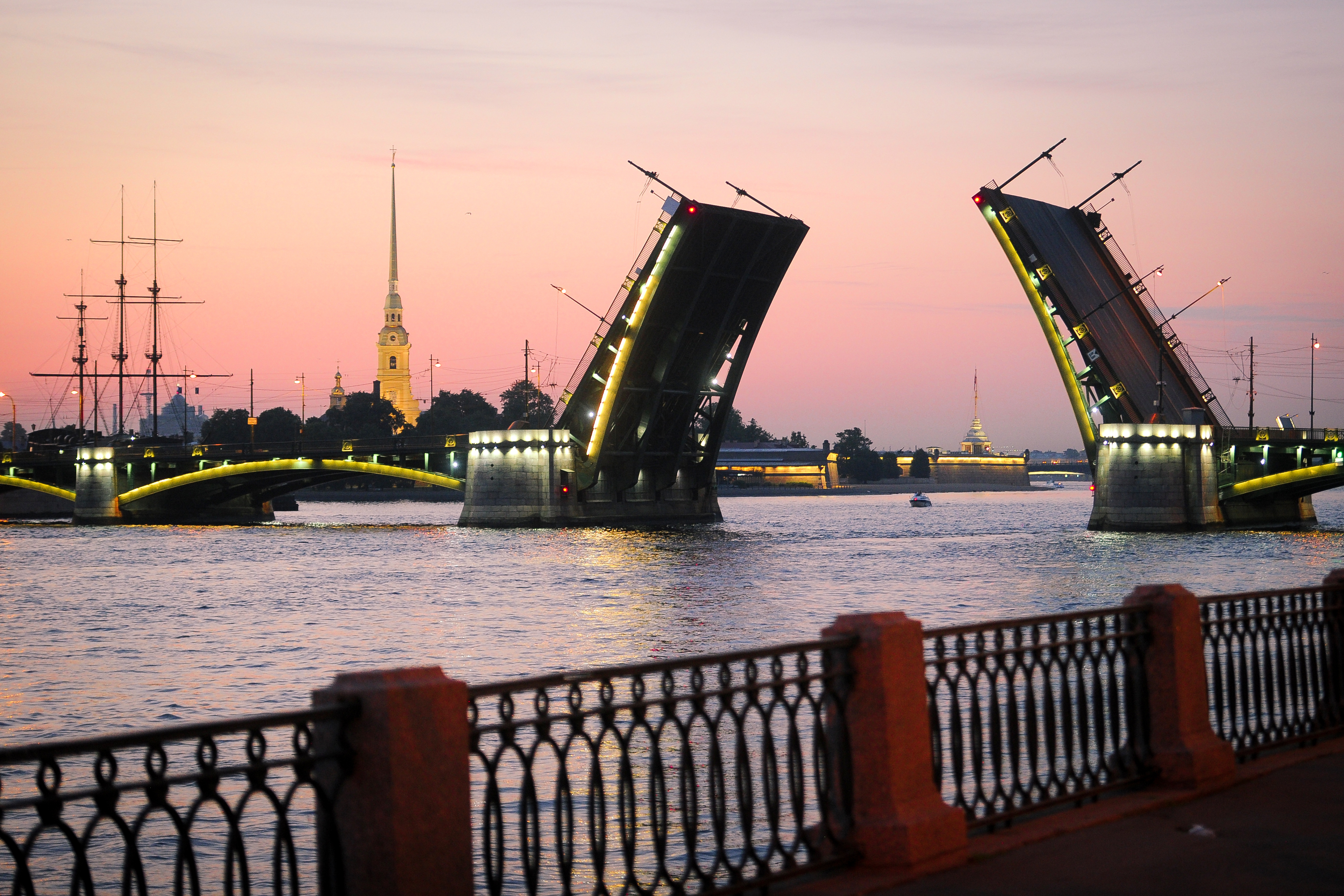 Мосты которые разводят в питере. Мосты которые разводят в питере. Мосты которые разводят в питере. Дворцовый разводной мост в санкт-петербурге. Дворцовый разводной мост в санкт-петербурге.