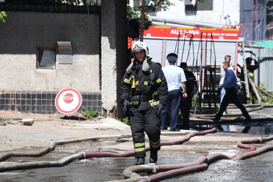 В Ростове сгорели два автомобильных гаража.
