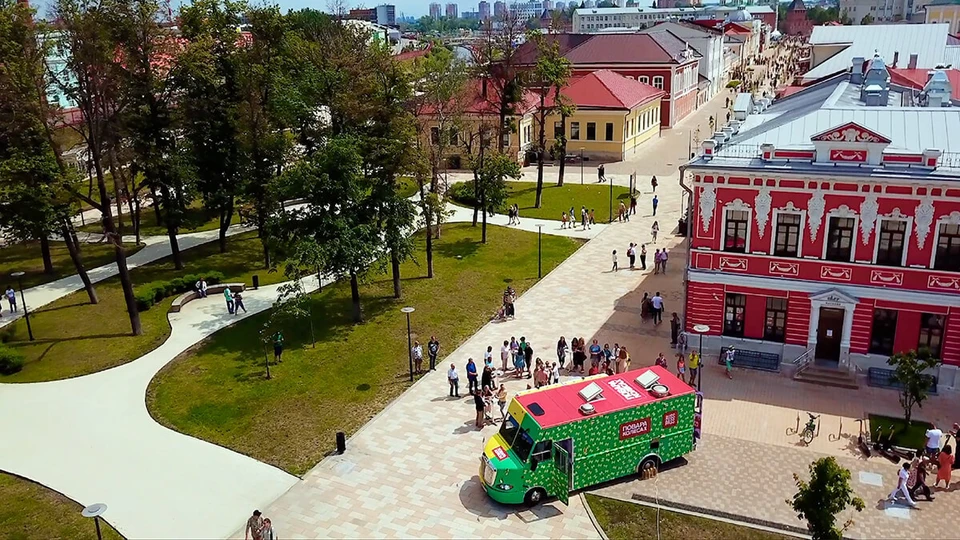 В Туле побывали знаменитые шефы в рамках телешоу "Повара на колесах" (Кадр из travel-шоу)