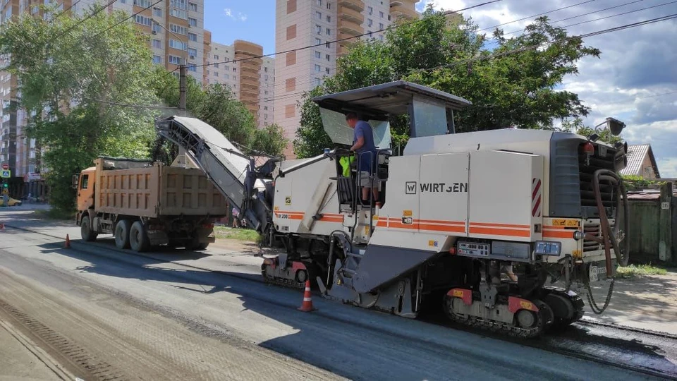 Дорожники приступили к работам на одном из самых разбитых участков улицы Комсомольской