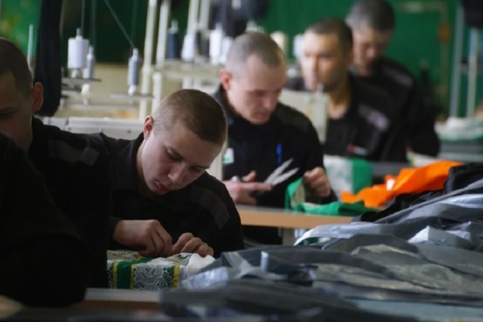 Одежда будет состоять из резиновых вставок на рукавах.