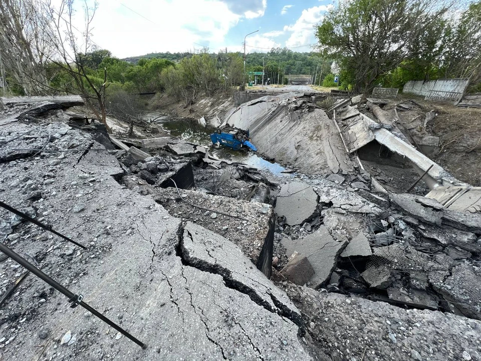 Лисичанск сегодня последние новости. Дорога вдоль реки. Мосты России. Лисичанск восстановление. Мост в Лисичанске.