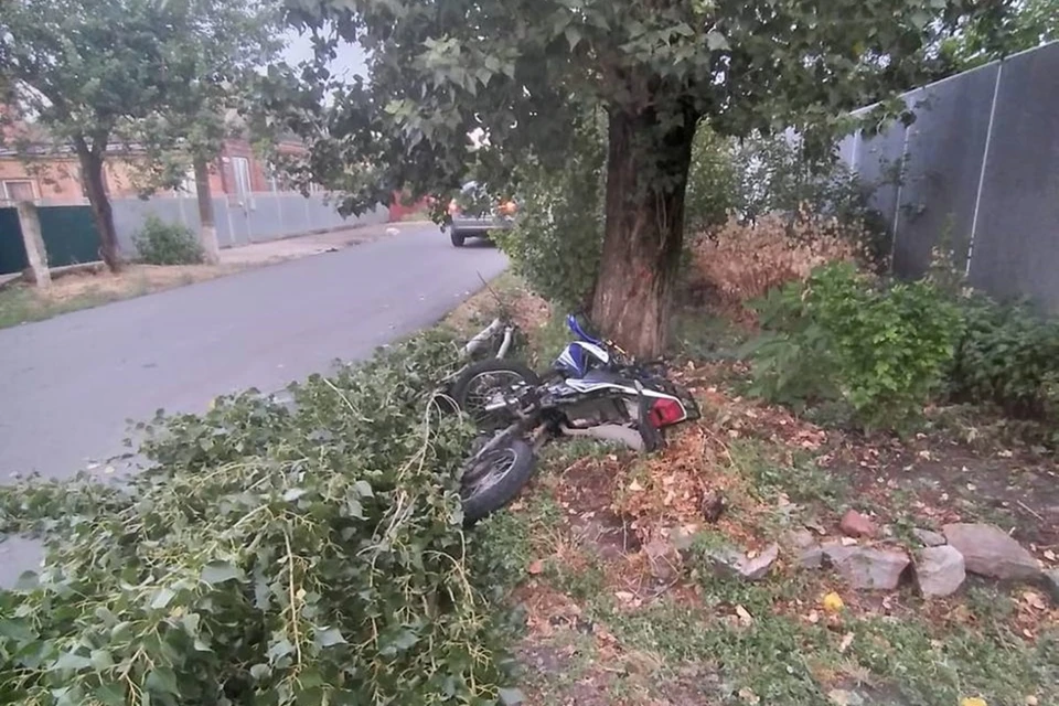 Водителя доставили в больницу. Фото: отдел пропаганды ГИБДД по Ростовской области.