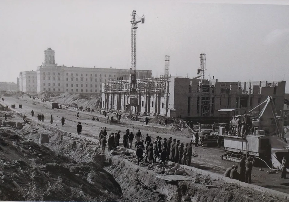 Строительство ГУМа. 1948 год. Фото: из личного архива В. Шарапова